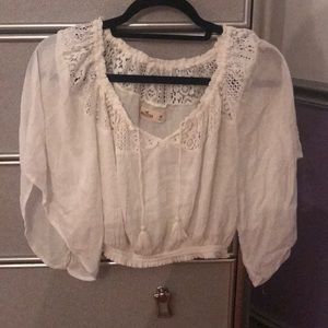 hollister flowy crop top